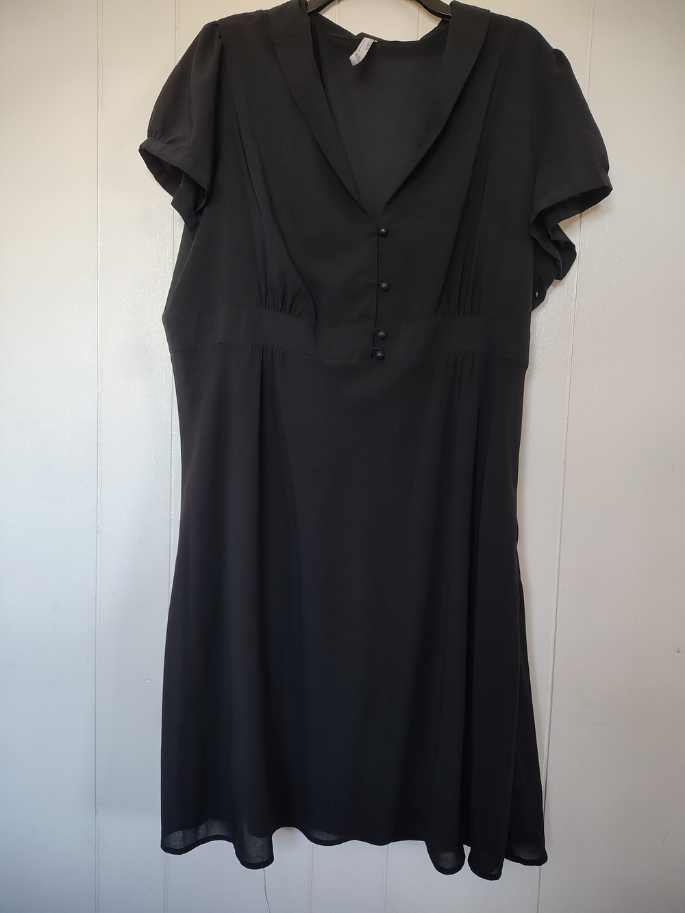Old Navy Black Short-Sleeve V-Neck Dress Size XXL.
